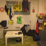 ＜盗撮＞ ●校生盗撮 「エッチしてくれなかったら襲われたって言うよ♪」年上男性に憧れる思春期真っ盛りの女子○生が、サッカー部コーチの大人チ○ポを部室でナマ体験 『FANZA』