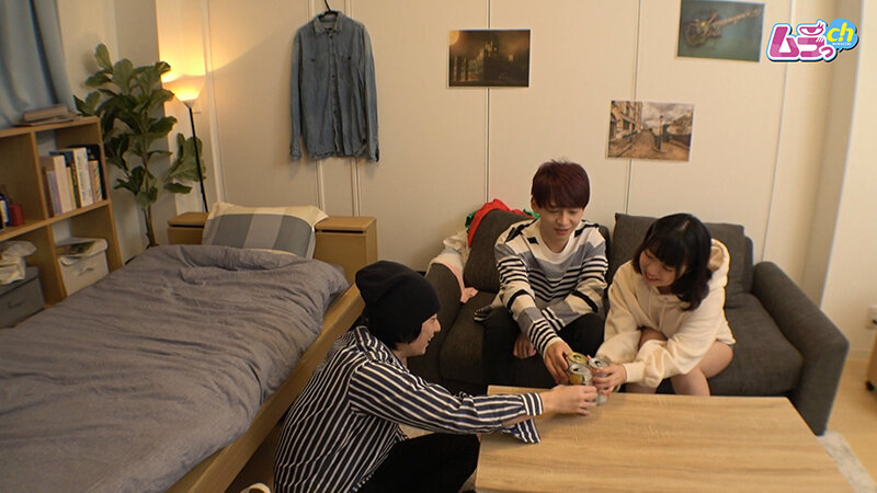 ＜盗撮＞ ニンゲン観察 友人の家で友人が横で寝ているにも関わらずハード...