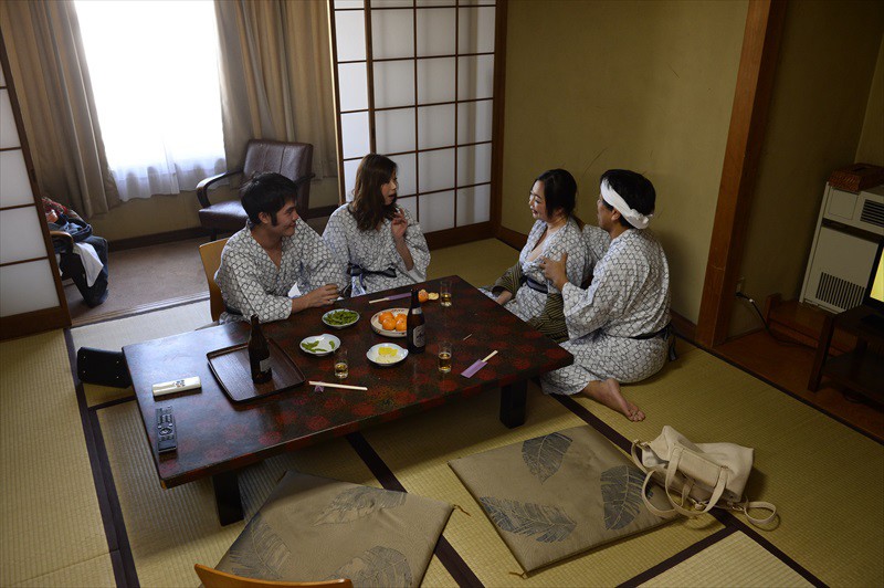 ＜盗撮＞ 夫婦交換会 DELUXE 8時間 『FANZA』