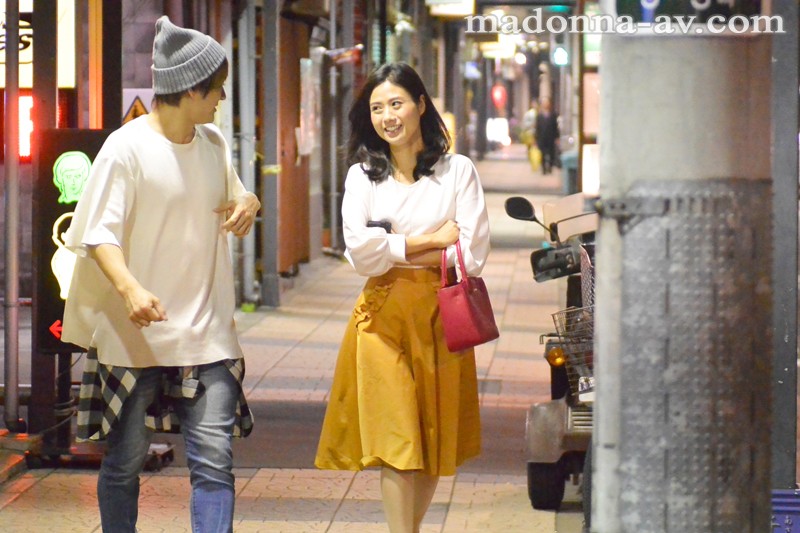 ＜盗撮＞ ドキュメント！！専属女優検証企画 美しすぎるカメラ女子人妻 ...