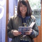 ＜盗撮＞ あや（22） 石和温泉で見つけた卒業旅行中の美巨乳女子学生のお嬢さん タオル一枚 男湯入ってみませんか？ 『FANZA』