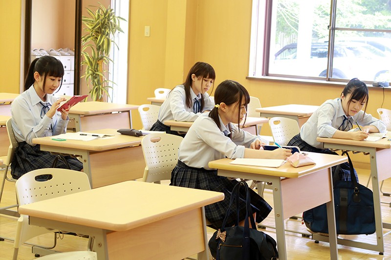 ＜盗撮＞ 「ひと夏の思い出。」ひよこビッチな教え子たちに玩具にされて弄...