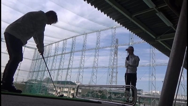 ＜盗撮＞ 立証！！平日の昼間ゴルフの打ちっぱなししてる女子は美人だしヤ...