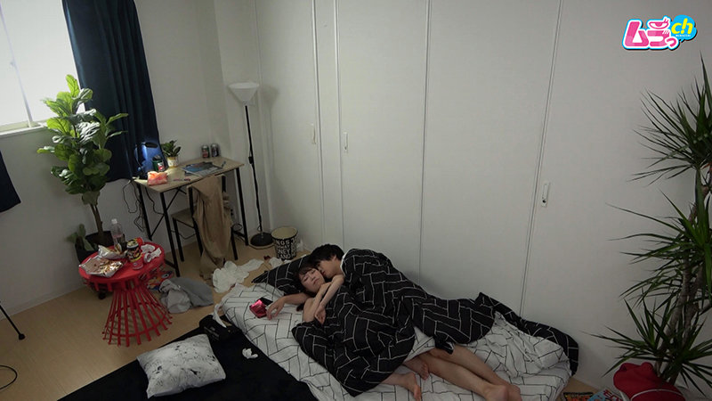 ＜盗撮＞ カップル盗撮 寝坊したら授業をサボってセックスが当たり前の、...