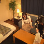 ＜盗撮＞ ホテル盗撮 有名裏垢男子と既婚を隠して密会し、憧れの他人棒にイキ狂うスケベな若妻 『FANZA』