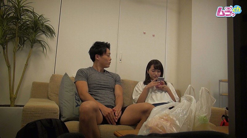 ＜盗撮＞ カップル盗撮 友人関係の男女がふたりきりで女性向けAVを見た...