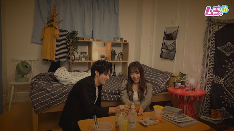 ＜盗撮＞ ニンゲン観察 彼氏と喧嘩してプチ家出中の女が、出会ったばかり...