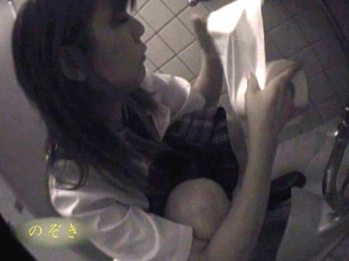 ＜盗撮＞ 激撮！女子校生の公衆トイレ制服オナニー 『FANZA』