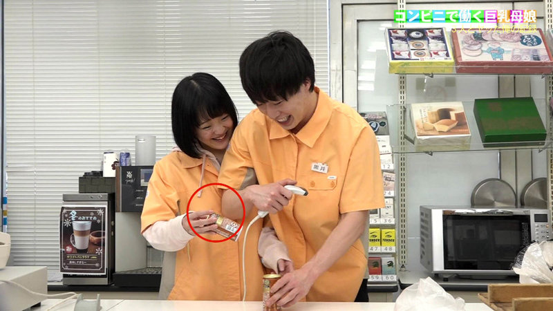 ＜盗撮＞ 【連続スケベ小説～第一話】コンビニで働く巨乳母娘～エロい奥さ...