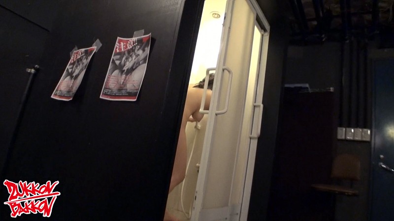 ＜盗撮＞ 営業中ハプニングバーの乱交流出映像 『FANZA』