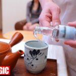 ＜盗撮＞ 利尿剤入りのお茶を飲まされた女性客が催す尿意に耐えられず着衣お漏らし！！強●失禁マッサージ 『FANZA』