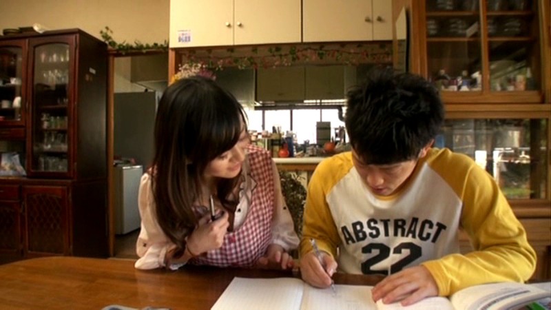 ＜盗撮＞ 面倒見が良すぎるママが息子にイタズラしちゃった 『FANZA...