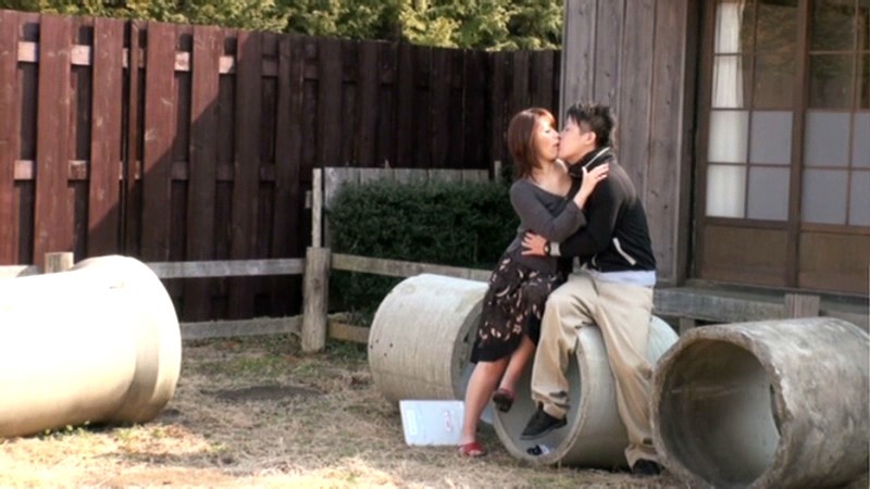 ＜盗撮＞ 帰る場所を失った母と息子が愛し合う秘密の隠れ場所 『FANZ...