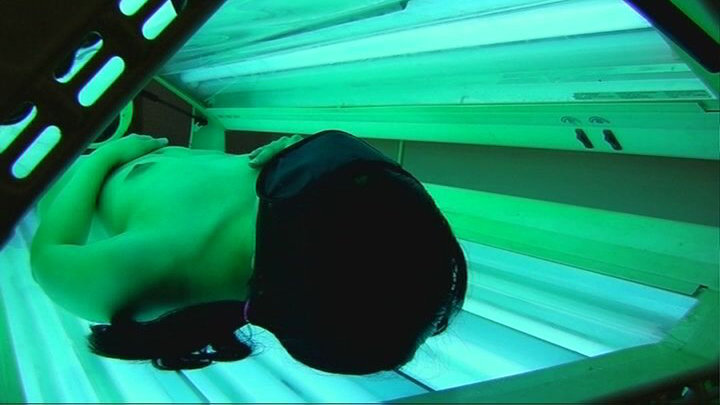 ＜盗撮＞ 日焼けサロン！店長による盗撮映像流出4時間76人 『FANZ...