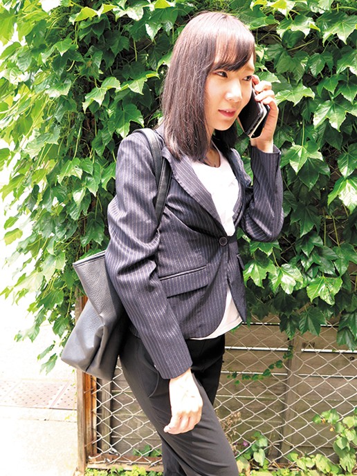 ＜盗撮＞ パンツスーツOLのむっちりお尻エロ盗撮動画 『FANZA』