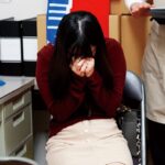 ＜盗撮＞ 都内某有名スーパーマーケット店長撮影 万引きした美人妻にデカちん20cm砲悪徳エロ店長が中出し折●する動画 『FANZA』