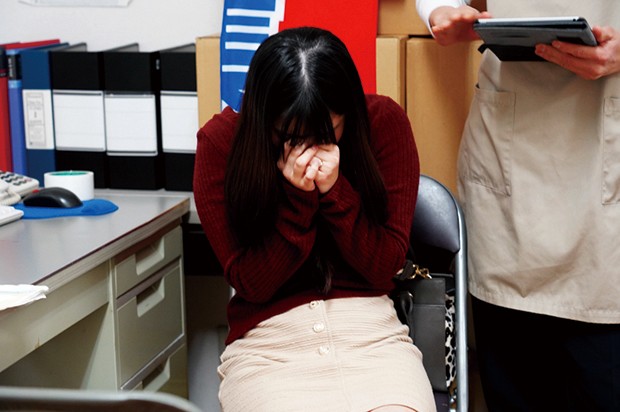 ＜盗撮＞ 都内某有名スーパーマーケット店長撮影 万引きした美人妻にデカ...