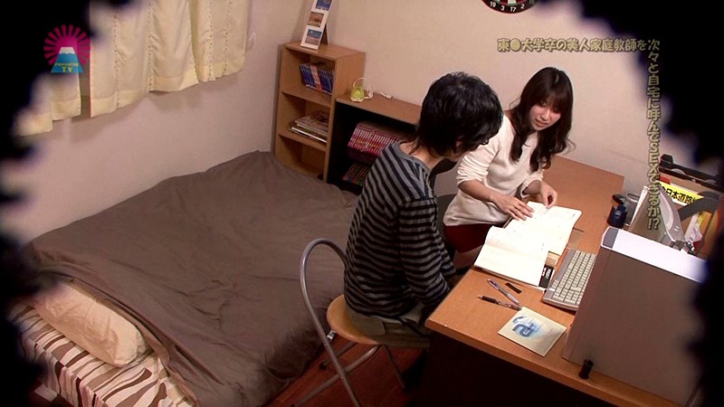 ＜盗撮＞ 東○大学卒の美人家庭教師を次々と自宅に呼んでSEXできるか！...