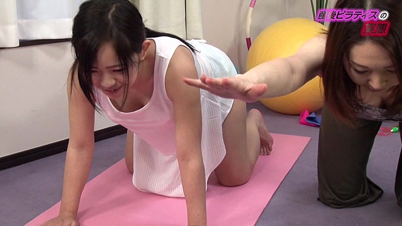 ＜盗撮＞ 新米ママさんが広げた膣に指マンされまくってアヒアヒ言う産後ピ...