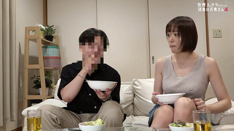 ＜盗撮＞ 管理人にヤラれちゃった団地の若奥さん（4）～長身モデル体型 ...