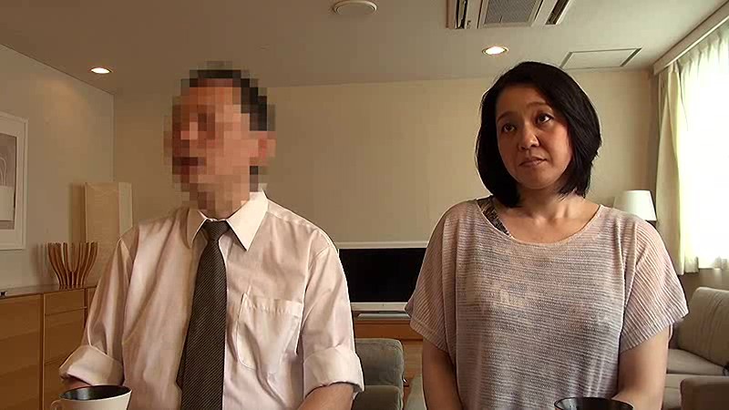 ＜盗撮＞ 卑猥ドッキリ（秘）報告 欲情する熟妻 きわどい所をマッサージ...