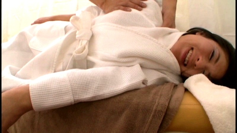 ＜盗撮＞ 盗撮新時代 整体でイクっ一般女性客たち… 連続絶頂！潮吹き！...