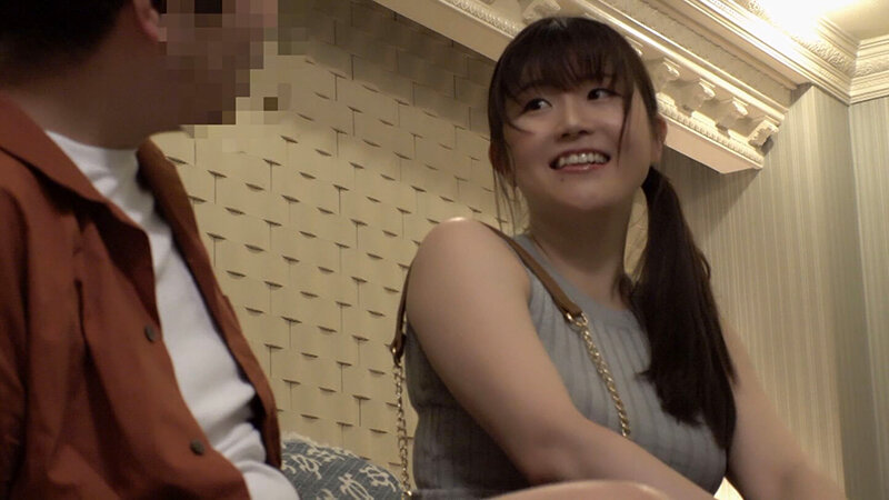 ＜盗撮＞ ～男慣れしてないふりをして男をからかう！～人妻リアル不倫 流...