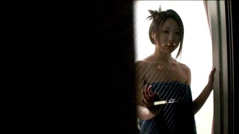 ＜盗撮＞ 親友の彼女の部屋を盗撮していたら目が合ってバレたはずなのに突...