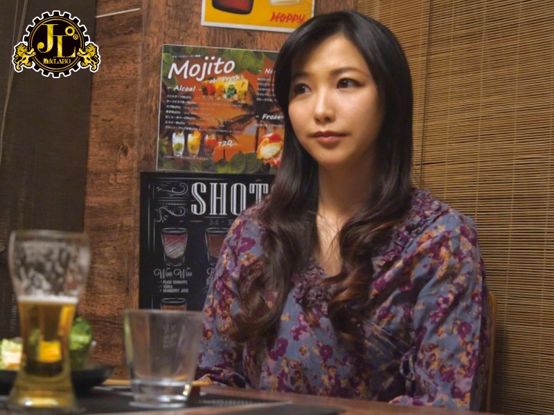 ＜盗撮＞ 「おばさんを酔わせてどうするつもり？」若い男女で溢れ返る相席...