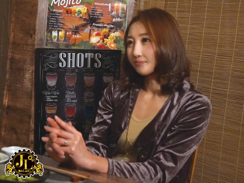 ＜盗撮＞ 「おばさんを酔わせてどうするつもり？」若い男女で溢れ返る相席...