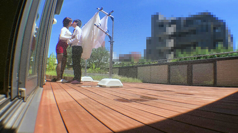 ＜盗撮＞ 【盗撮】夫の部下の乳首を弄ぶ不倫妻 『FANZA』