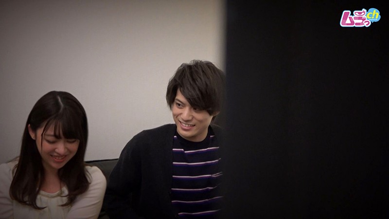 ＜盗撮＞ ホテル盗撮 欲求不満人妻が出会い系で知り合った年下男子と初め...