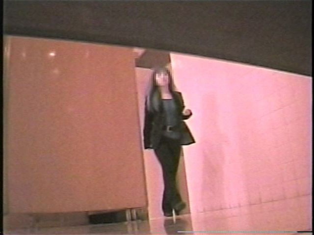 ＜盗撮＞ 百貨店トイレ潜入ガチ撮影 『FANZA』