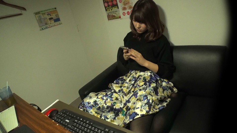 ＜盗撮＞ ネットカフェ盗撮 黙々と局部に集中し愛液垂れ流す 性欲爆発オ...