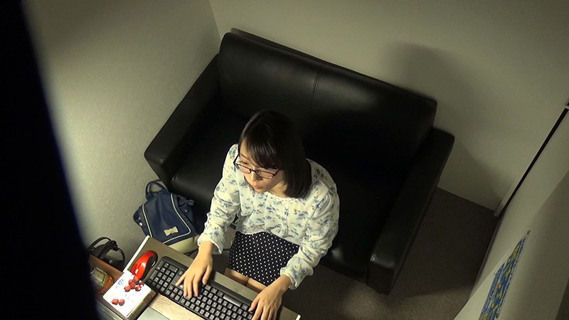 ＜盗撮＞ ネットカフェで性欲爆発変態オナマニア 男に聞かれるかもしれな...