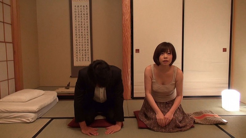 ＜盗撮＞ 夫の借金のカタにちょんの間に売られ、夫の目の前で濃厚中出しさ...