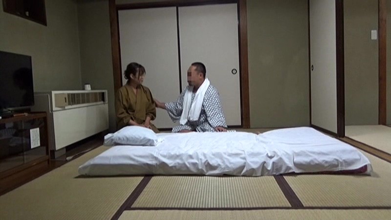 ＜盗撮＞ 美人と評判の仲居さんがいる旅館に行って仲居さんを強引に口説い...