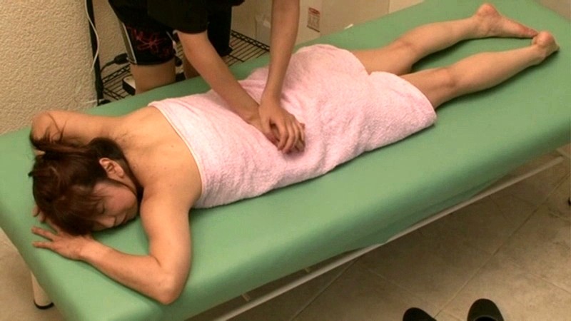 ＜盗撮＞ 実録！裏エステ淫猥記録 五十路・六十路 超熟女に人気の性感洗...