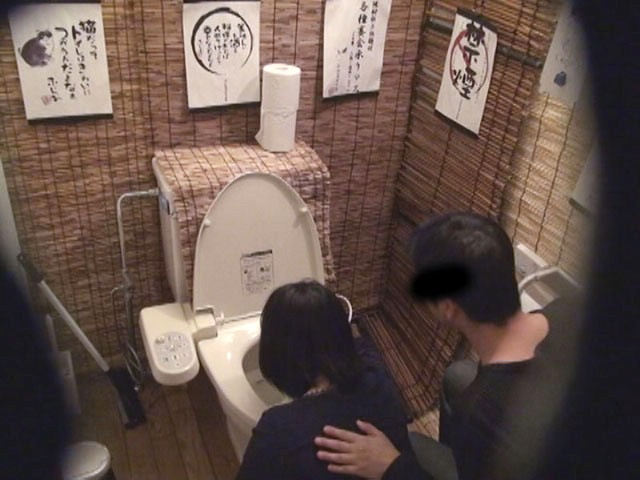 ＜盗撮＞ 居酒屋トイレ盗撮 欲情便所 ［十八］ 『FANZA』