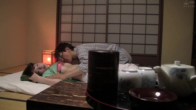 ＜盗撮＞ 人妻マッサージ師のウマ尻に痴●したら4時間 『FANZA』