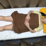 ＜盗撮＞ 痴●マッサージ 整体治療院盗撮 意識朦朧の女子が睡眠姦されハメ悶える 『FANZA』