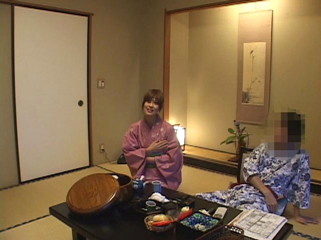 ＜盗撮＞ 有名温泉旅館盗撮 露天風呂でイチャつくカップル、仲居をしつこ...