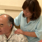 ＜盗撮＞ 献身的な熟女介護ヘルパーさんは…老人の勃起チ〇ポに興味深々！ガチガチチ〇ポに淫乱発動！ 『FANZA』