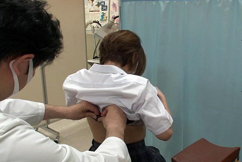 ＜盗撮＞ とある学校で起きた驚愕の事件簿！検診と称し次から次へと女子校...