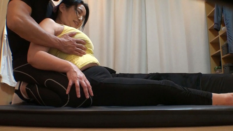 ＜盗撮＞ こんなおばさんで興奮したの？女を忘れた更年期おばさんでも親子...