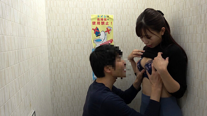 ＜盗撮＞ 「今日はパチンコしに来たはずなのに、チ●コ握ってるなんて…」...