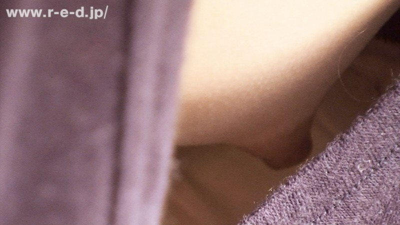 ＜盗撮＞ 街角GET！ Vol.13 アンケート胸チラ怒涛の214連発...