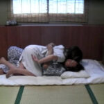 ＜盗撮＞ 出張マッサージのおばちゃんにチ●コを見せつけ中出し！10 『FANZA』