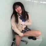 ＜盗撮＞ 女子校のトイレで立ったままオナニーしてスゴイ勢いでおしっこ漏らす女子校生達 vol.10 『FANZA』