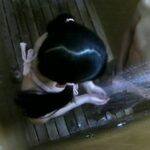 ＜盗撮＞ 盗撮 海の家シャワールームで●番 イチャつきカップル 『FANZA』